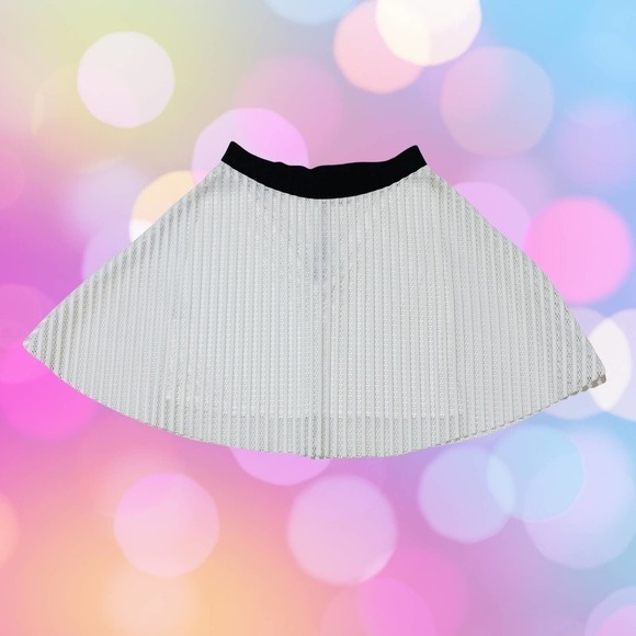 BLACK and White Flared Circle Skirt - Picture 9 of 11